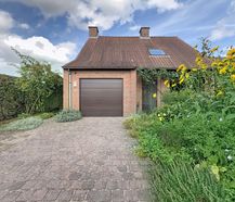 Ruime gezinswoning met groene tuin te koop in Wuustwezel!