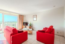 Bright 2 bedroom apartment