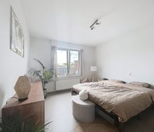 Ruim appartement met twee slaapkamers en terras te huur in Brugge