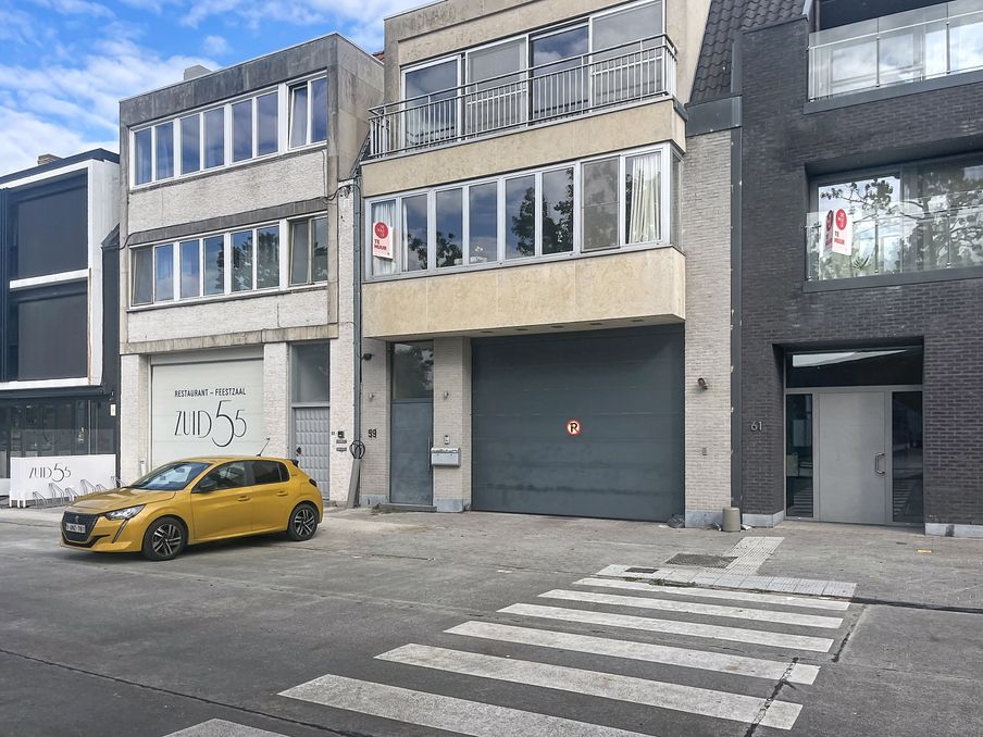 Ruim appartement met twee slaapkamers en terras te huur in Brugge 