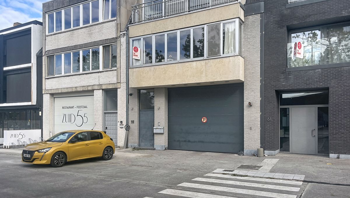 Ruim appartement met twee slaapkamers en terras te huur in Brugge