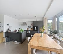 Ruim appartement met twee slaapkamers en terras te huur in Brugge