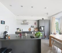 Ruim appartement met twee slaapkamers en terras te huur in Brugge