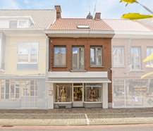 Handelspand met mogelijkheid tot woonst van ca. 163m² nabij de Grote Markt van Roeselare.