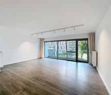 Gerenoveerd appartement met 2 slaapkamers en terras te huur in brugge