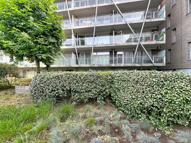 Gerenoveerd appartement met 2 slaapkamers en terras te huur in brugge