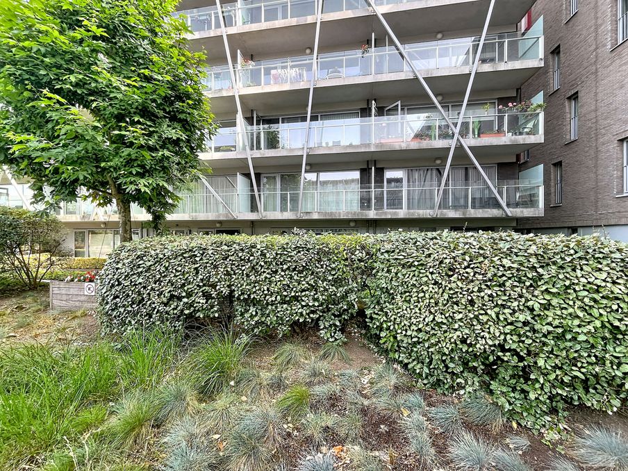 Gerenoveerd appartement met 2 slaapkamers en terras te huur in brugge