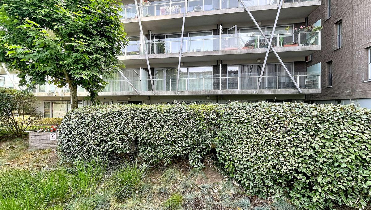 Gerenoveerd appartement met 2 slaapkamers en terras te huur in brugge