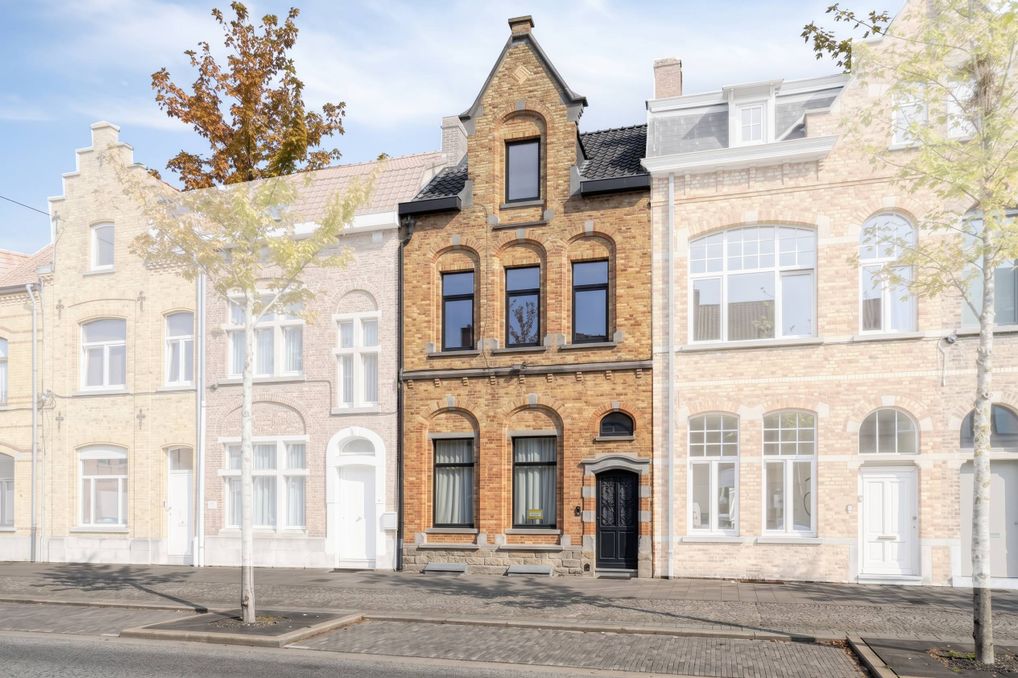 Kwalitatief gerenoveerde centrumwoning met tuin in Ieper