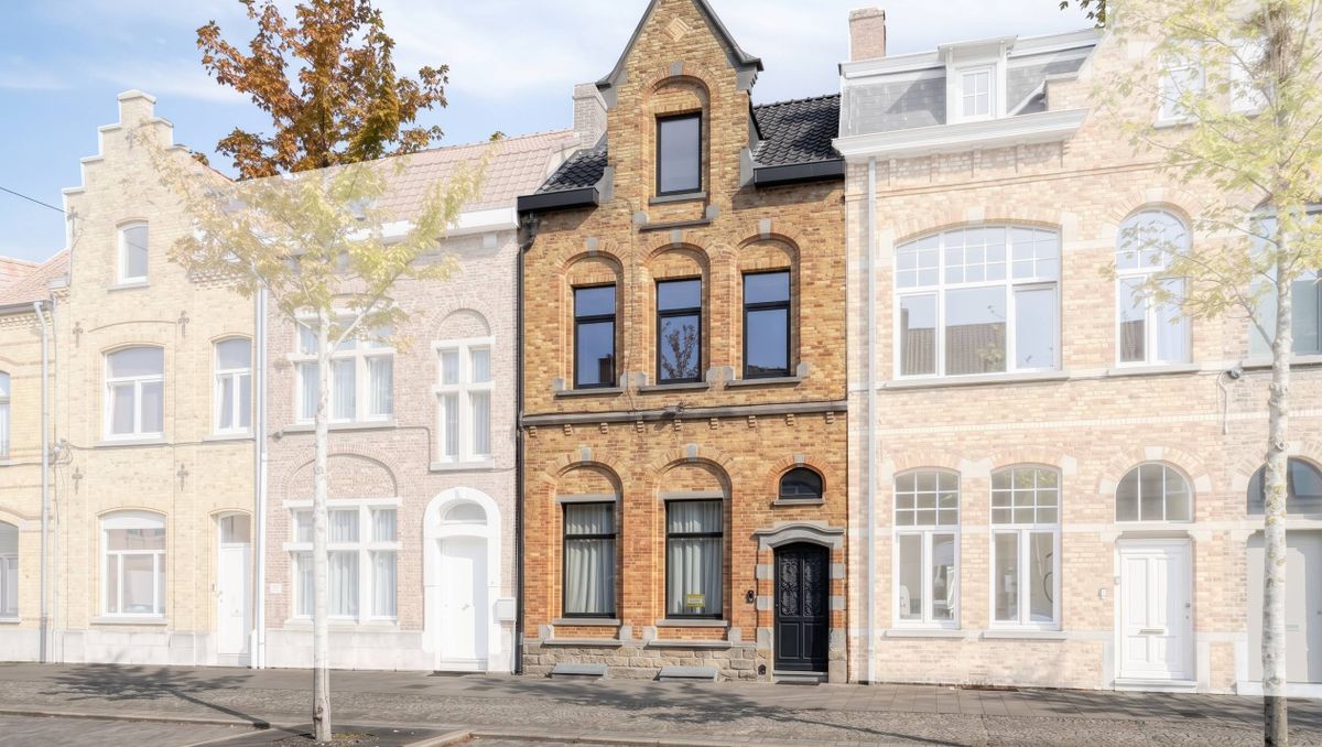 Kwalitatief gerenoveerde centrumwoning met tuin in Ieper