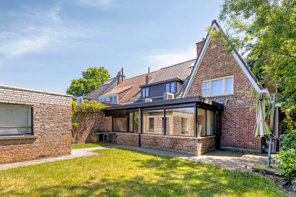 Karaktervolle gezinswoning op 1524m² te koop in Kortrijk!