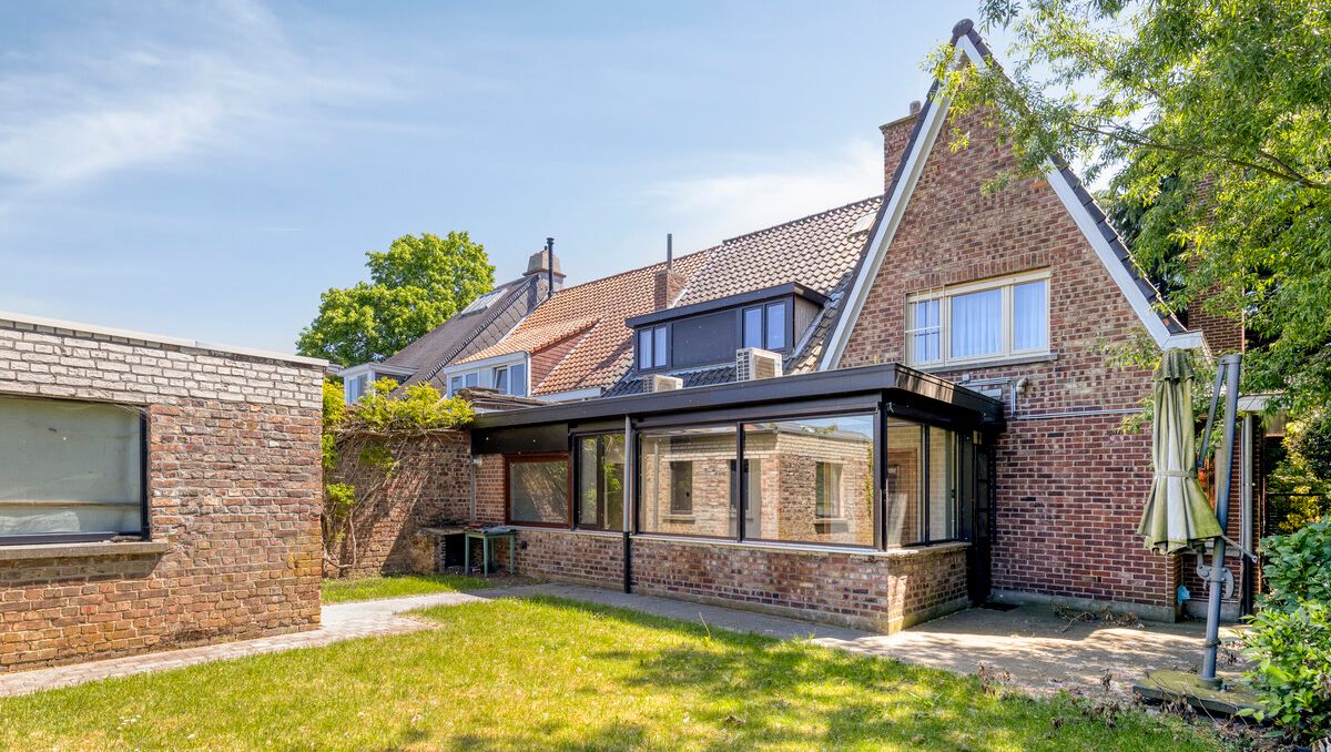 Karaktervolle gezinswoning op 1524m² te koop in Kortrijk!
