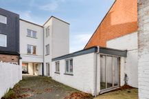 Handelspand met appartement en atelier te koop in Adegem