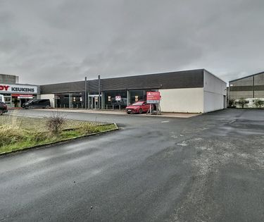 Ruime baanwinkel te koop in Pannestraat in Veurne