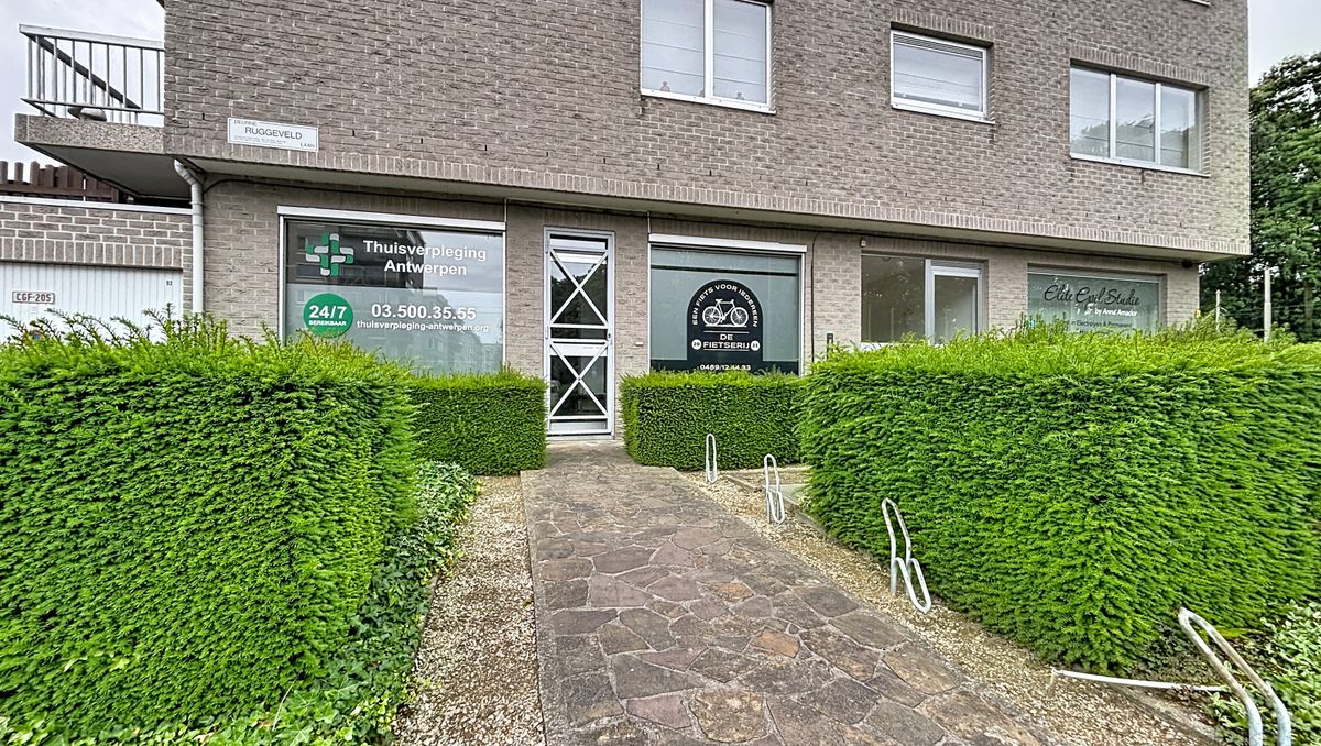 Handelspand (123m²) te koop in Deurne op centrale locatie