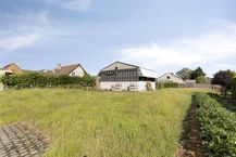 Ruim perceel (1.224m²) langs de Woestinestraat te Sijsele (Damme)