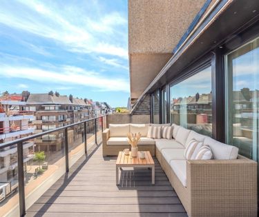 Appartement d'angle lumineux avec de grandes terrasses à vendre dans un emplacement privilégié !