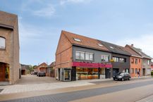 Handelspand met woonst, 6 slpk, in Wildert centrum te koop