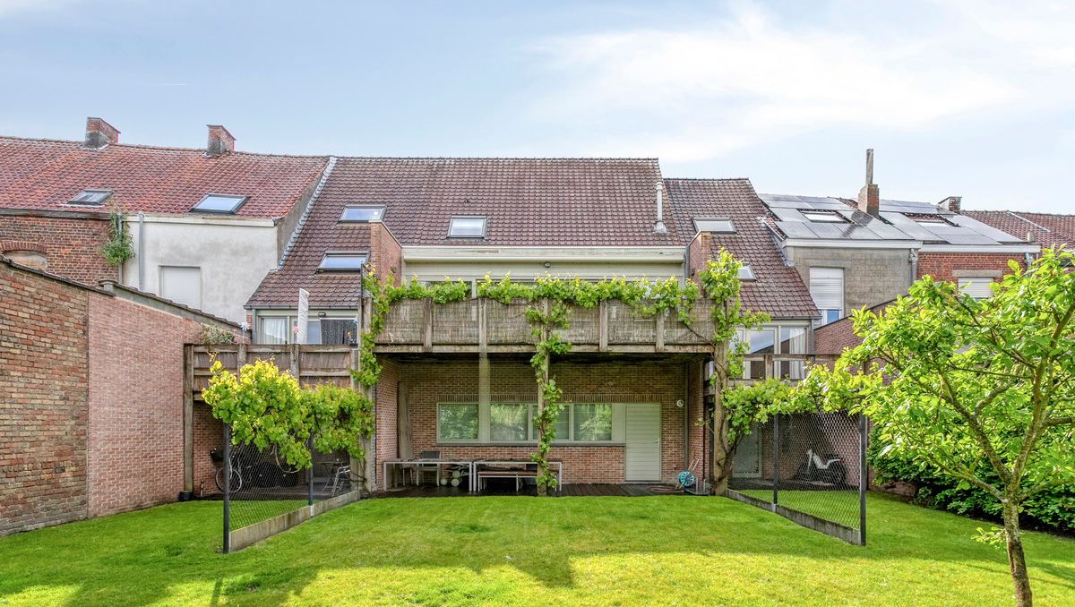 Immeuble d'investissement prêt à emménager avec 3 unités résidentielles à Menin