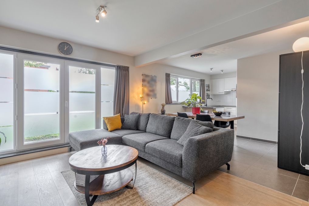 Lichtrijk appartement met 2 slaapkamers en ruime buitenruimte te Zwijnaarde