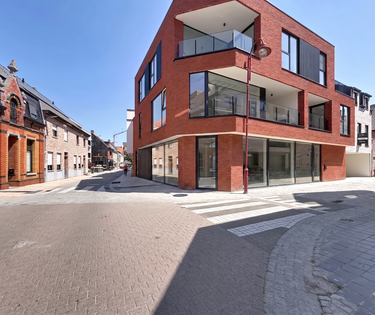 Handelsruimte (circa 140m²) te huur in centrum Aalter