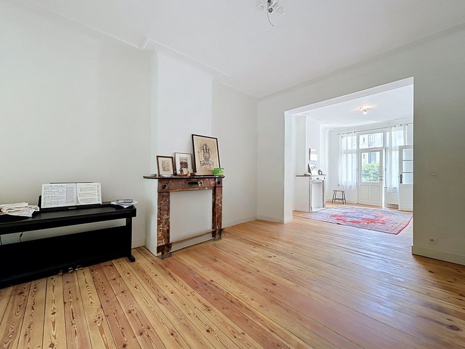 Laken: Appartement met 1 slaapkamer + bureau/dressing (99m²).
