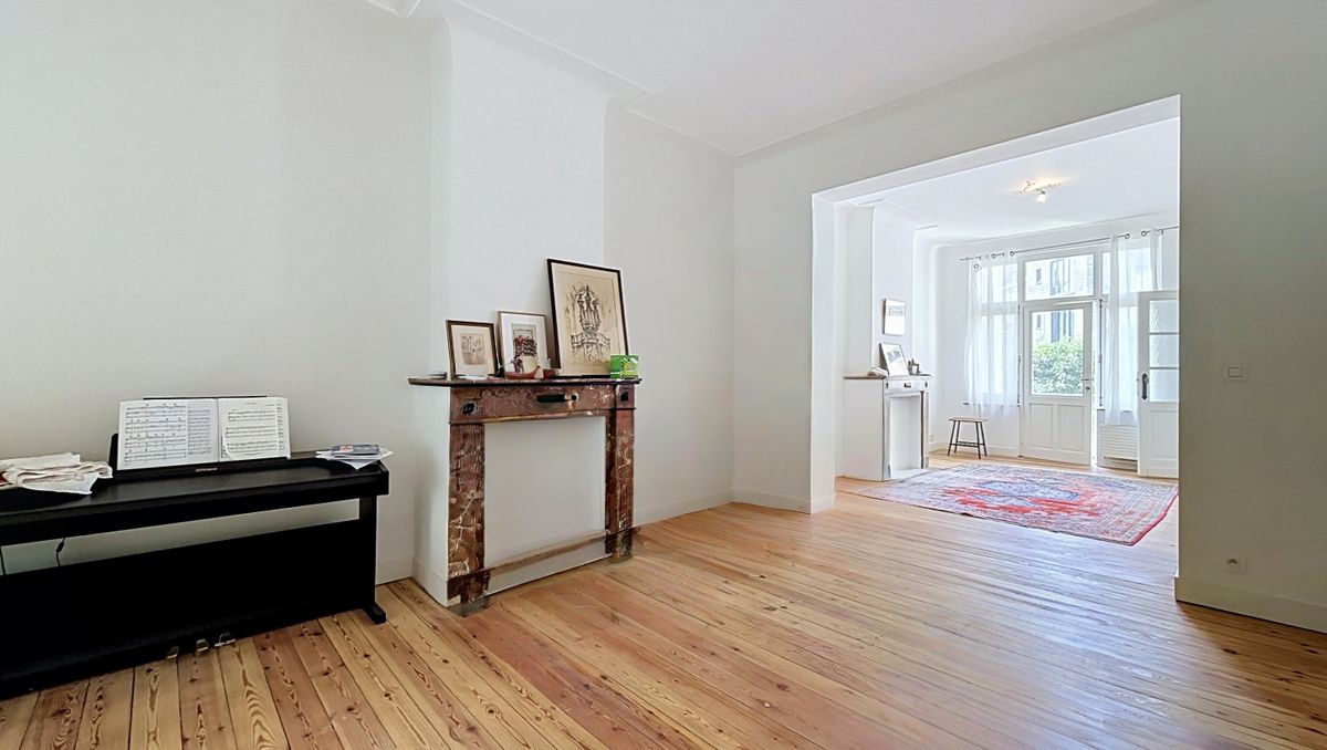 Laken: Appartement met 1 slaapkamer + bureau/dressing (99m²).