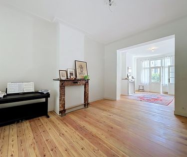 Laken: Appartement met 1 slaapkamer + bureau/dressing (99m²).