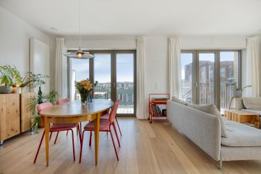 Bright two-bedroom apartment on the Tour & Taxis site