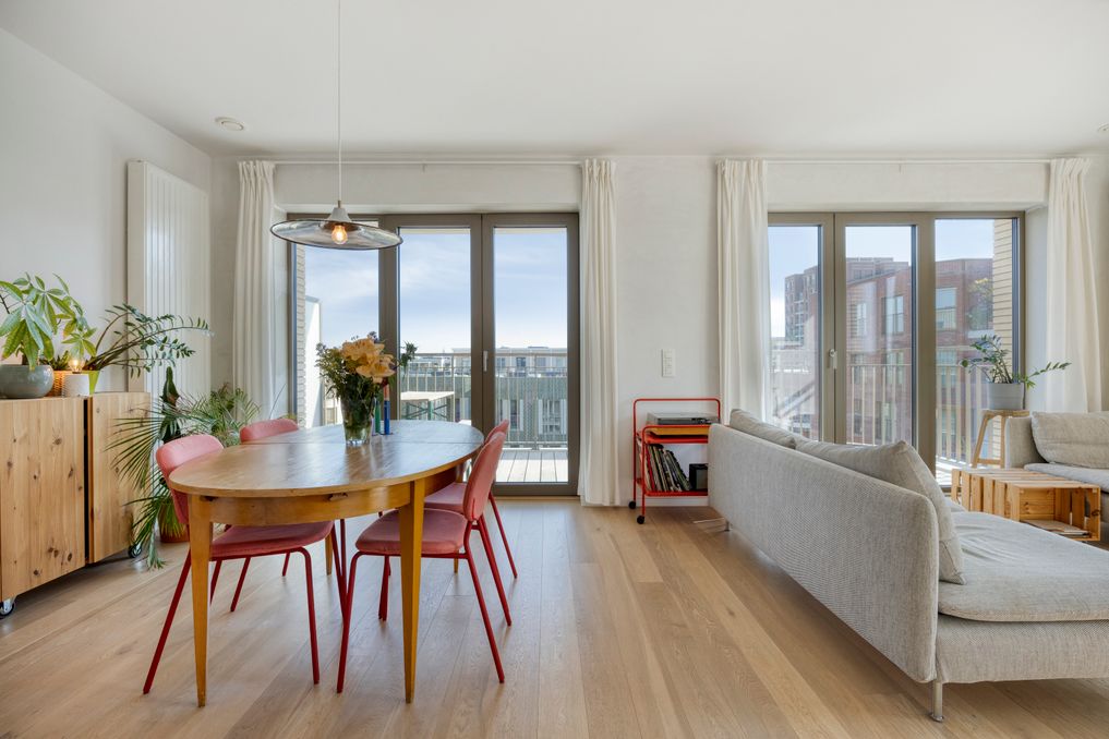 Bright two-bedroom apartment on the Tour & Taxis site