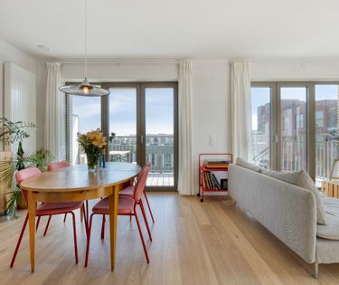 Bright two-bedroom apartment on the Tour & Taxis site