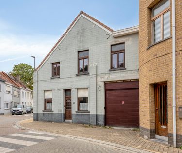 Maison de trois étages à rénover avec grand jardin à Grimbergen