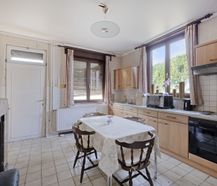 Ruime woning op 13a60ca met ontwikkelingspotentieel in Riemst