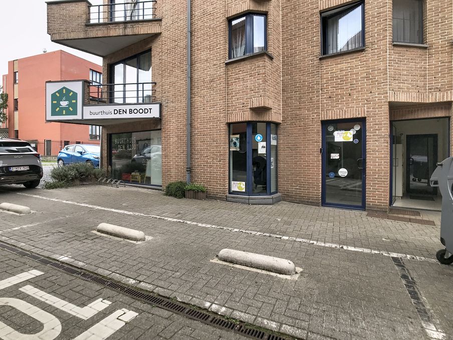 Polyvalent handelspand of kantoor in centrum Temse