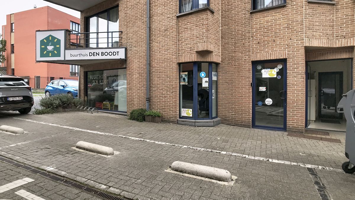 Polyvalent handelspand of kantoor in centrum Temse