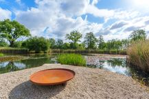 Unieke villa met vijver en bijgebouw op 7.163m² in Meulebeke