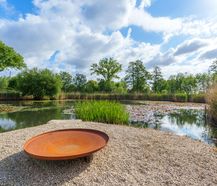 Unieke villa met vijver en bijgebouw op 7.163m² in Meulebeke
