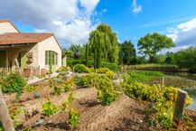 Unieke villa met vijver en bijgebouw op 7.163m² in Meulebeke