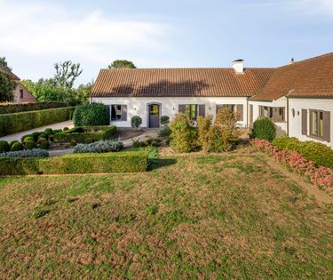 Karaktervolle bungalow op een prachtig perceel in Merelbeke