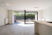 Recente woning met  aangename tuin te huur te Marke 