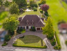 Riante villa op een perceel van 2641m² in Otegem