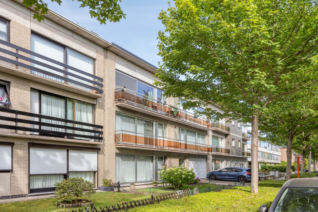 Lichtrijk appartement met garage op toplocatie in Brasschaat