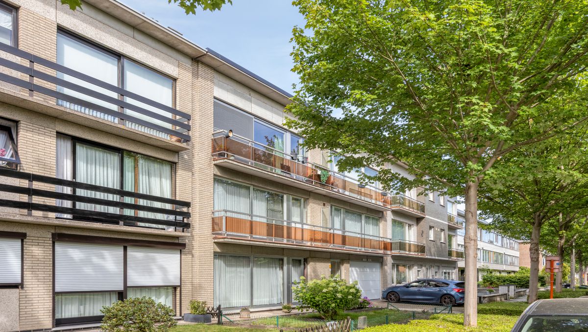 Lichtrijk appartement met garage op toplocatie in Brasschaat