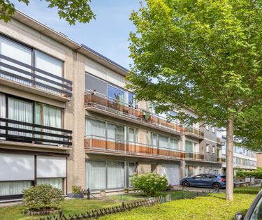 Lichtrijk appartement met garage op toplocatie in Brasschaat