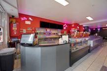 Rez-de-chaussée commercial avec appartement sur le marché à Ternat