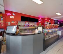 Rez-de-chaussée commercial avec appartement sur le marché à Ternat