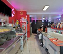 Rez-de-chaussée commercial avec appartement sur le marché à Ternat