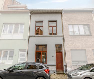 Op te frissen huis met 4 slaapkamers te koop in Borgerhout!