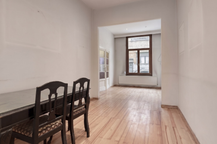 Op te frissen huis met 4 slaapkamers te koop in Borgerhout!