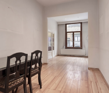 Op te frissen huis met 4 slaapkamers te koop in Borgerhout!